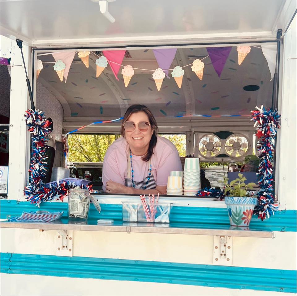 Fresh Ella's Ice Cream logo